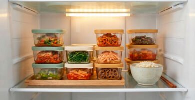 Banchan coreano guardado en porciones para el desayuno