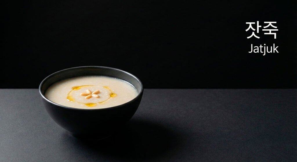 Jatjuk 잣죽 servido como desayuno coreano en estilo editorial negro minimalista
